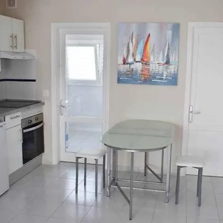 Blue Ocean Apartment *
